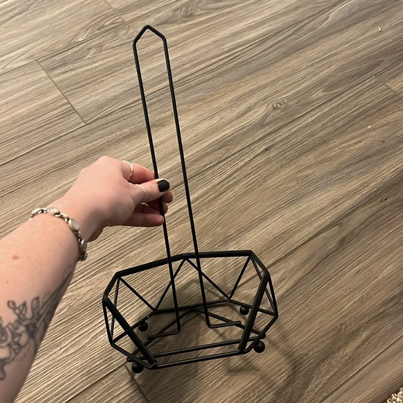 Paper towel holder - Picture 2 of 2